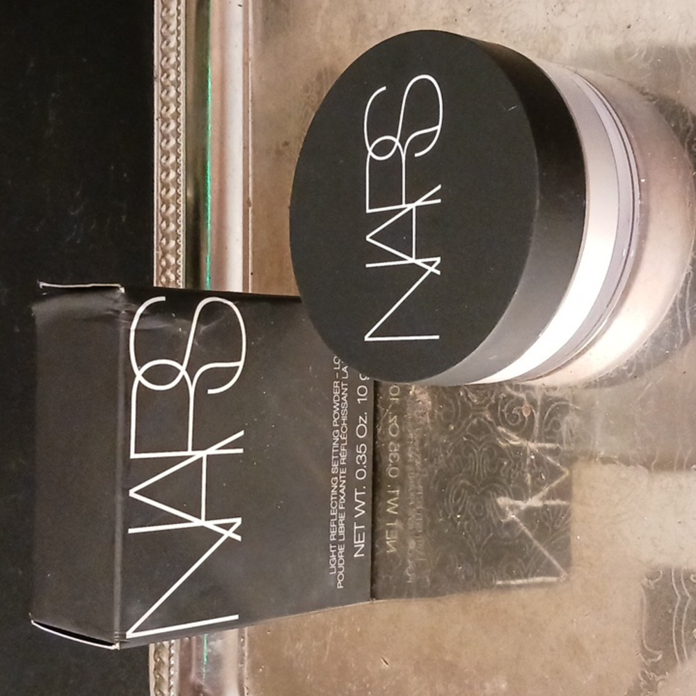 NARS Light Reflecting Setting Powder-Loose. - Picture 2 of 3